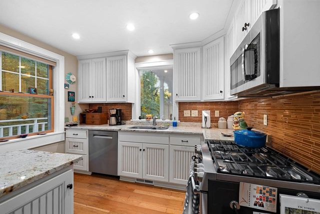 4569 EDGEWATER BEACH ROAD, Green Bay, WI 54311