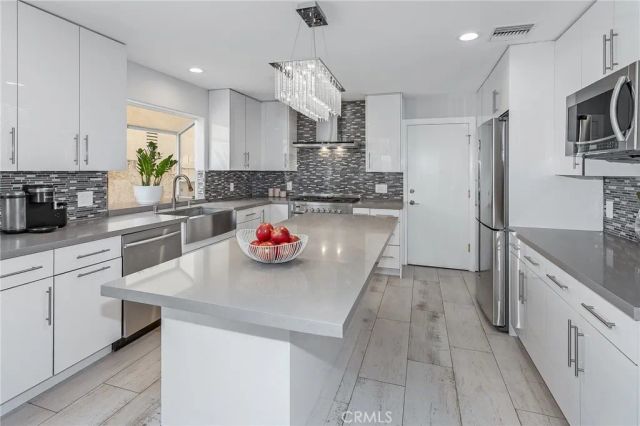 23218 Runnymede Street, West Hills, CA 91307