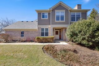 8 Ashford Court, Lincolnshire, IL 60069