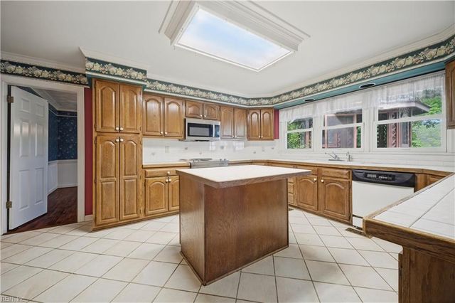 220 Marsh Island DR, Chesapeake, VA 23320