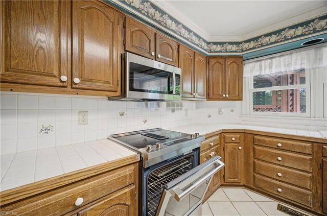 220 Marsh Island DR, Chesapeake, VA 23320