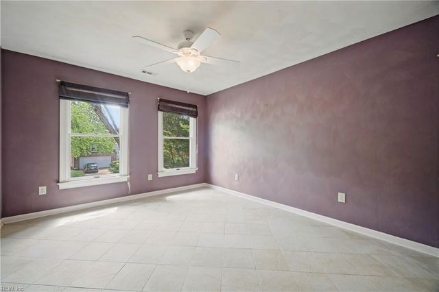 220 Marsh Island DR, Chesapeake, VA 23320