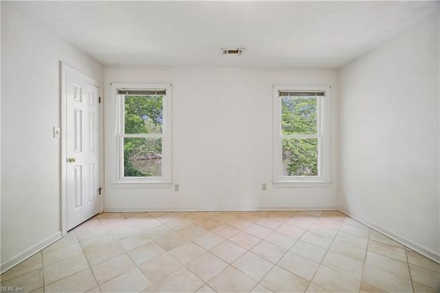 220 Marsh Island DR, Chesapeake, VA 23320