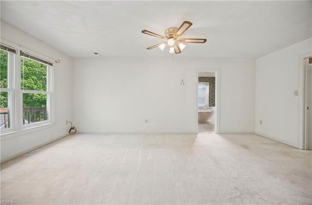 220 Marsh Island DR, Chesapeake, VA 23320