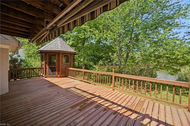 220 Marsh Island DR, Chesapeake, VA 23320