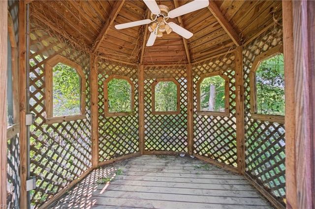 220 Marsh Island DR, Chesapeake, VA 23320