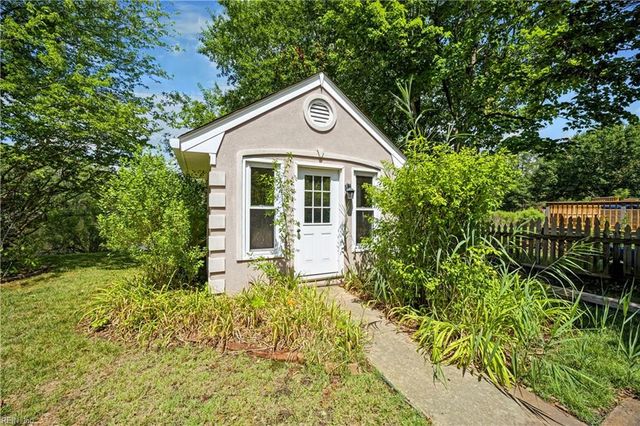 220 Marsh Island DR, Chesapeake, VA 23320