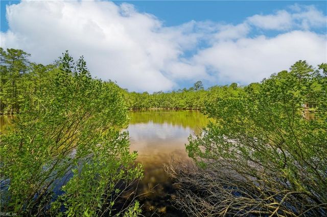 220 Marsh Island DR, Chesapeake, VA 23320