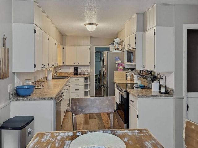 241 Southwest Drive, Chillicothe, MO 64601