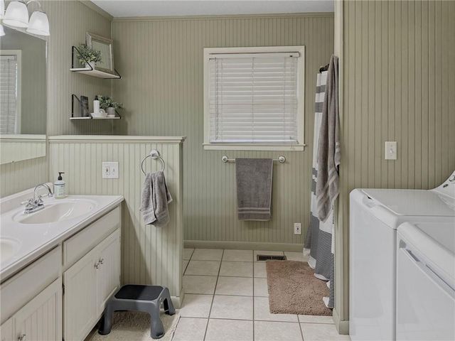 241 Southwest Drive, Chillicothe, MO 64601