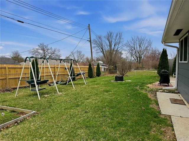 241 Southwest Drive, Chillicothe, MO 64601