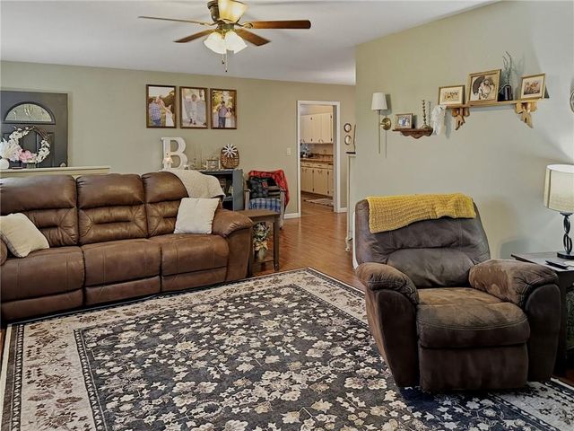 241 Southwest Drive, Chillicothe, MO 64601