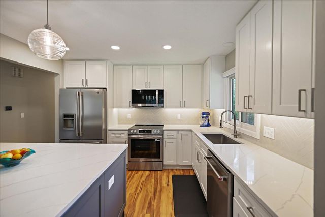 8944 Darnel Road, Eden Prairie, MN 55347