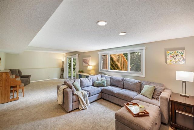 8944 Darnel Road, Eden Prairie, MN 55347
