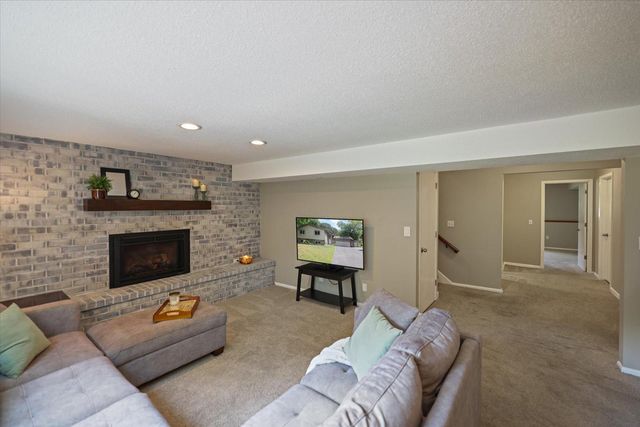8944 Darnel Road, Eden Prairie, MN 55347