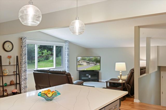 8944 Darnel Road, Eden Prairie, MN 55347