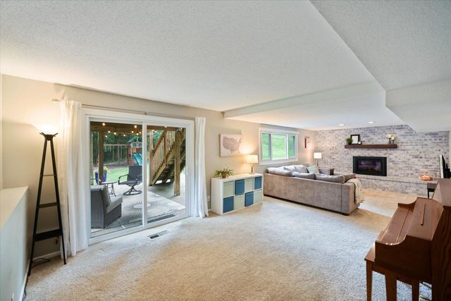 8944 Darnel Road, Eden Prairie, MN 55347