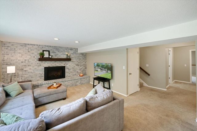 8944 Darnel Road, Eden Prairie, MN 55347