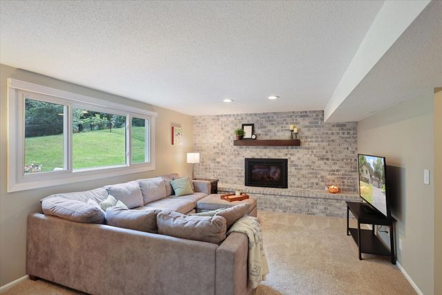 8944 Darnel Road, Eden Prairie, MN 55347