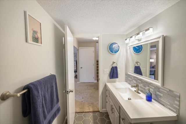 8944 Darnel Road, Eden Prairie, MN 55347