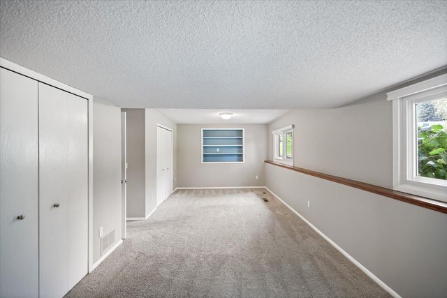 8944 Darnel Road, Eden Prairie, MN 55347