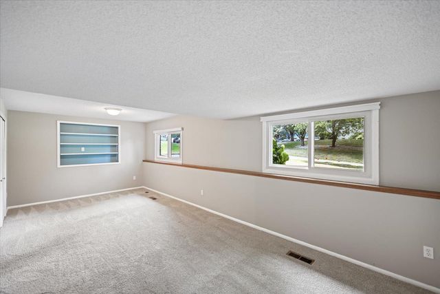 8944 Darnel Road, Eden Prairie, MN 55347