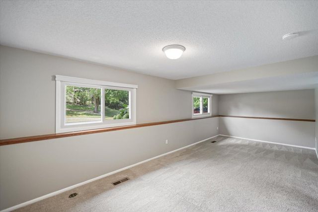 8944 Darnel Road, Eden Prairie, MN 55347
