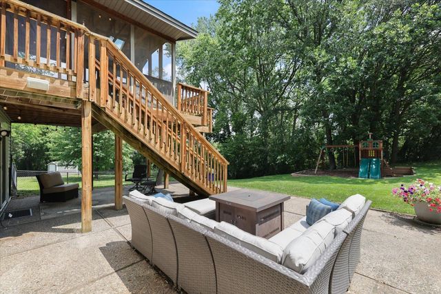 8944 Darnel Road, Eden Prairie, MN 55347