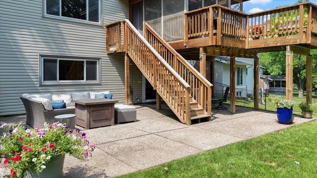 8944 Darnel Road, Eden Prairie, MN 55347