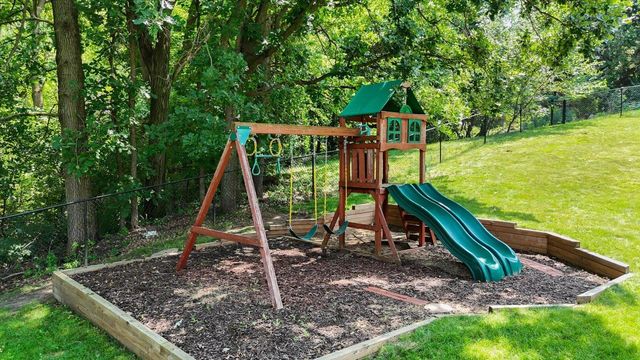 8944 Darnel Road, Eden Prairie, MN 55347
