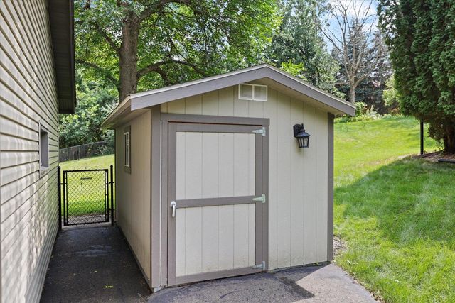 8944 Darnel Road, Eden Prairie, MN 55347
