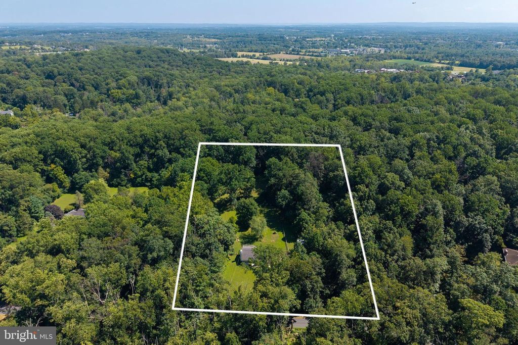82 MILL RD, Schwenksville, PA 19473
