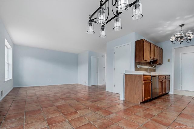 14 Woodbine Drive, Highland Mills, NY 10930