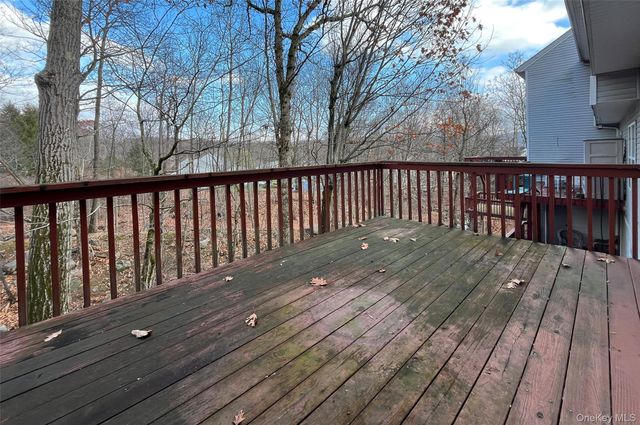 14 Woodbine Drive, Highland Mills, NY 10930