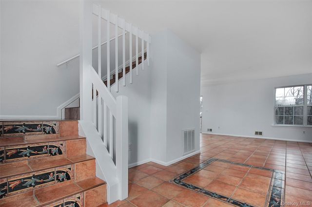 14 Woodbine Drive, Highland Mills, NY 10930