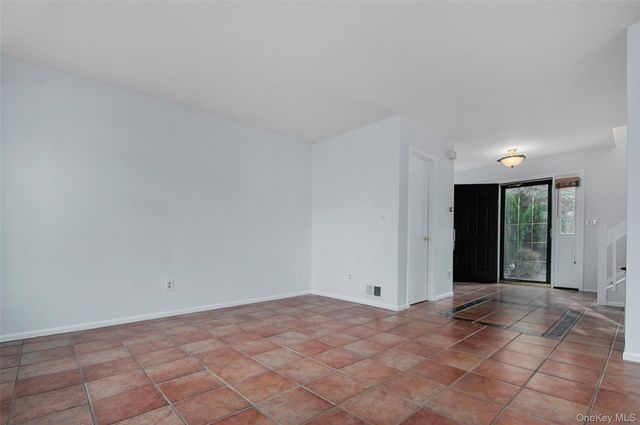 14 Woodbine Drive, Highland Mills, NY 10930