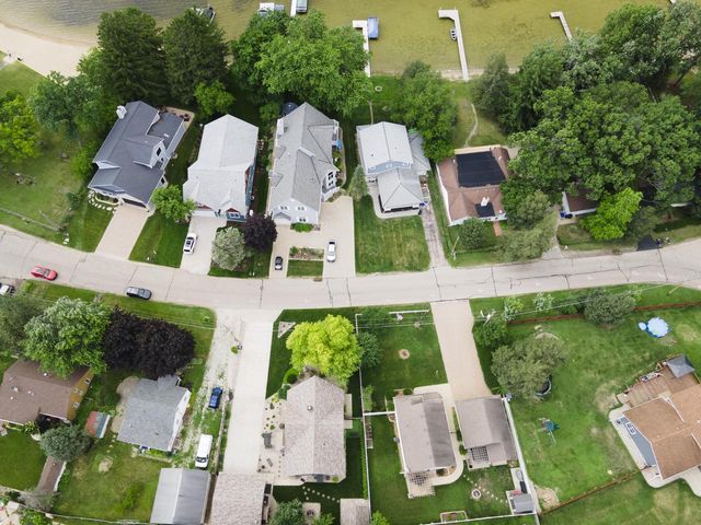 33197 S Lakeshore DRIVE, Burlington, WI 53105