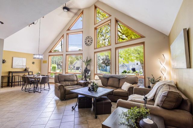 33197 S Lakeshore DRIVE, Burlington, WI 53105