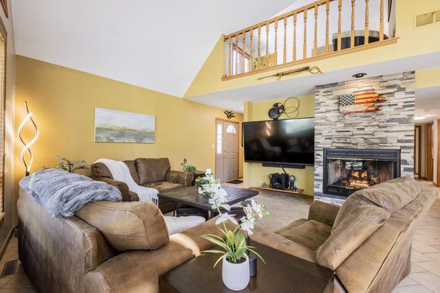 33197 S Lakeshore DRIVE, Burlington, WI 53105