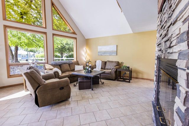 33197 S Lakeshore DRIVE, Burlington, WI 53105