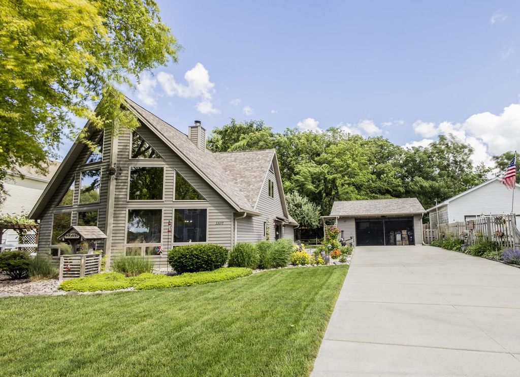 33197 S Lakeshore DRIVE, Burlington, WI 53105