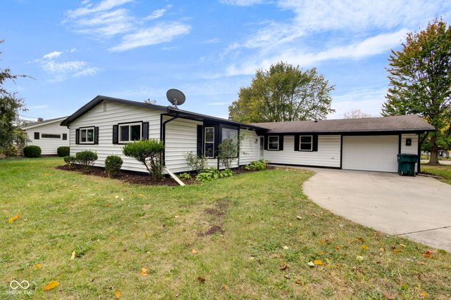 2001 W Woodmont Drive, Muncie, IN 47304