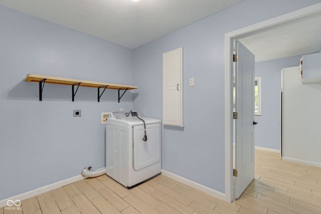 2001 W Woodmont Drive, Muncie, IN 47304