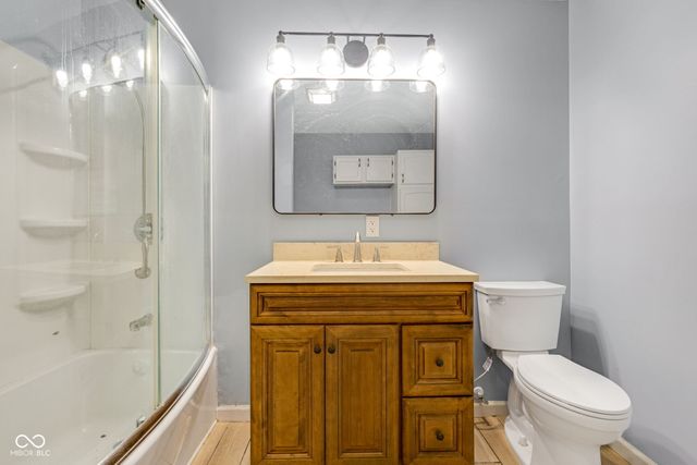 2001 W Woodmont Drive, Muncie, IN 47304