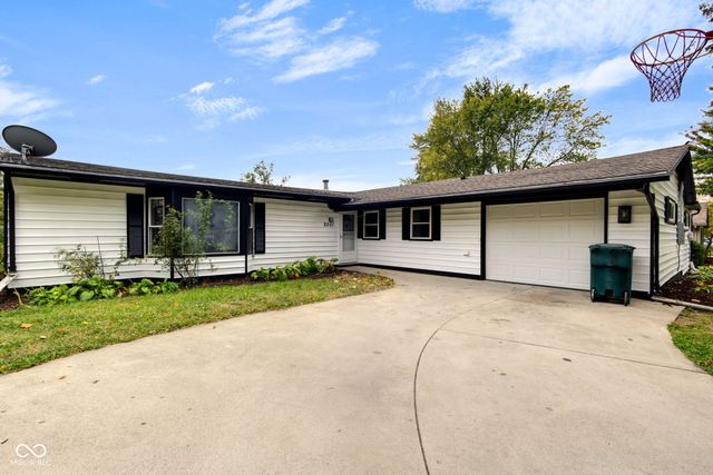 2001 W Woodmont Drive, Muncie, IN 47304