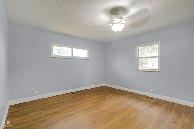 2001 W Woodmont Drive, Muncie, IN 47304