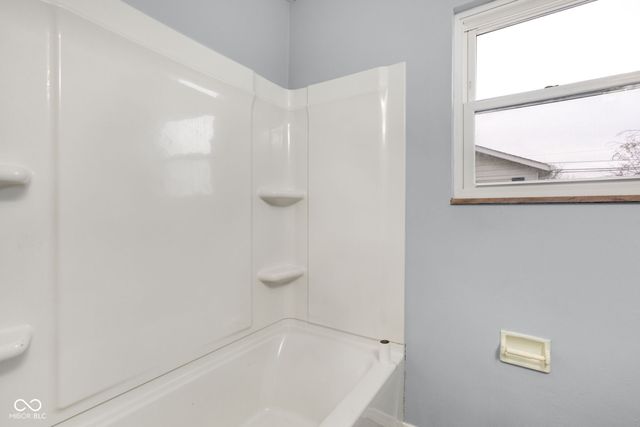 2001 W Woodmont Drive, Muncie, IN 47304