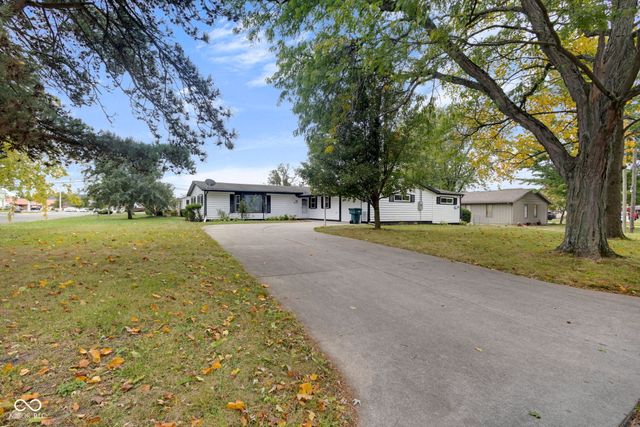 2001 W Woodmont Drive, Muncie, IN 47304