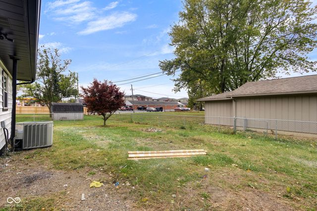 2001 W Woodmont Drive, Muncie, IN 47304