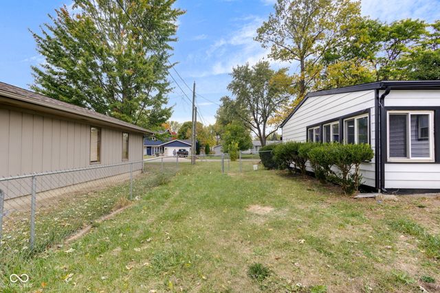 2001 W Woodmont Drive, Muncie, IN 47304